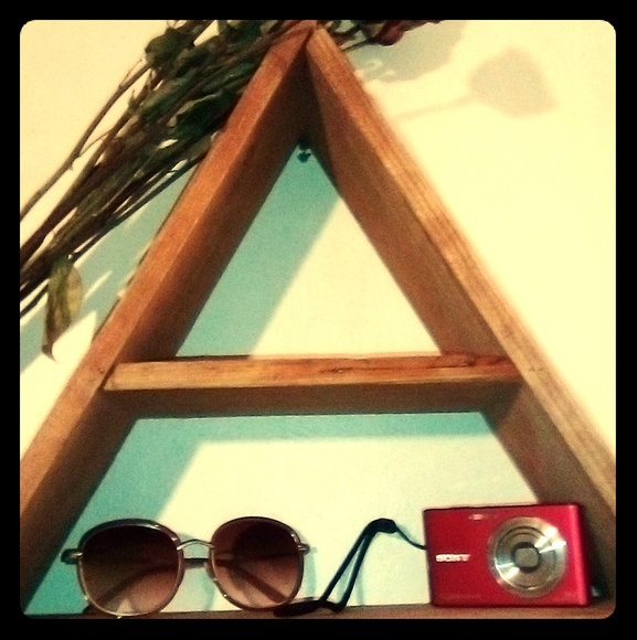 triangle shelf - Picture 1 of 1